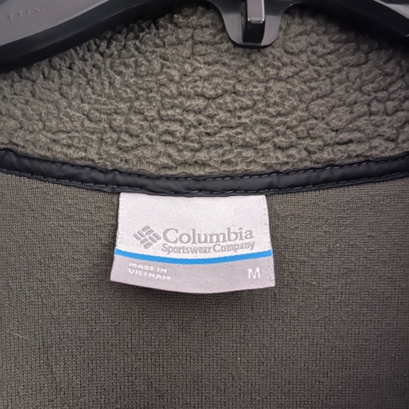 Medium Columbia Sweatshirt - Picture 2 of 2